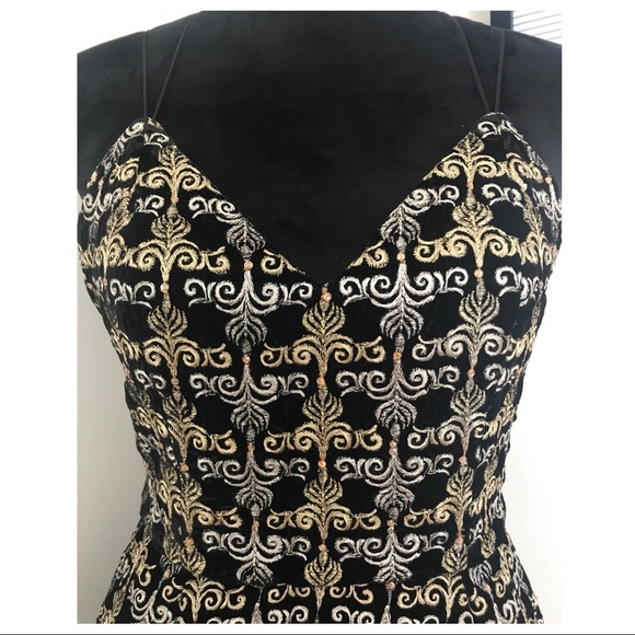 ALICE + OLIVIA EMBROIDERED MINI DRESS - Picture 3 of 8